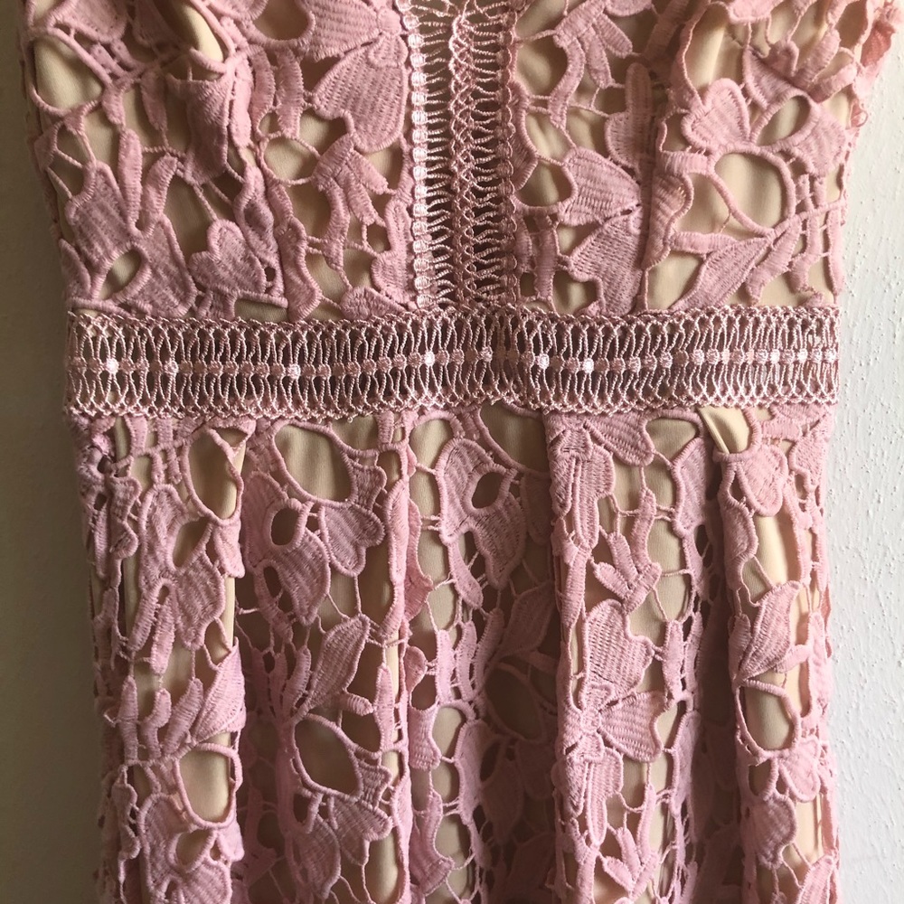 Romeo & Juliet Couture Double-V Lace Midi Dress - Picture 7 of 13